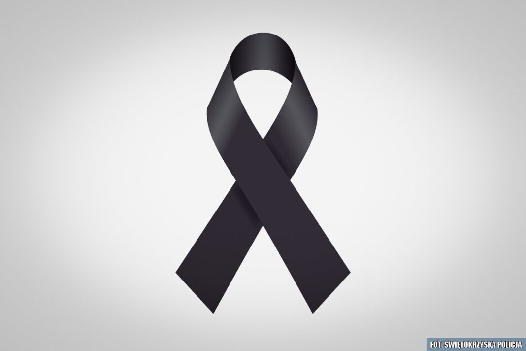 Czarna wstążka żałobna na szarym tle