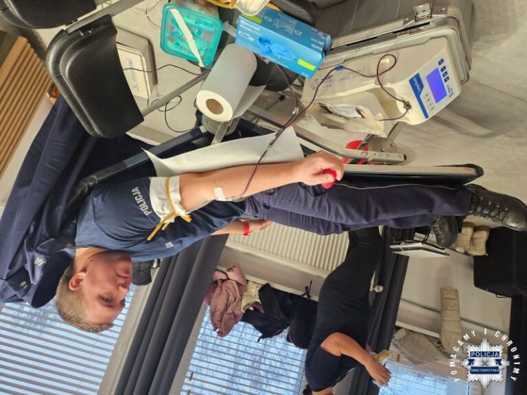 Policjanci z Opatowa włączyli się w akcję honorowego krwiodawstwa