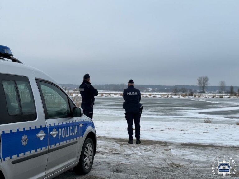 Funkcjonariusze z Komendy Powiatowej Policji w Pińczowie monitorują zbiorniki wodne – apel o rozwagę