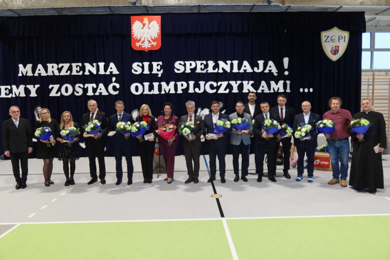 Uroczyste otwarcie nowoczesnej hali sportowej w Micigoździe – spełnienie sportowych marzeń po latach oczekiwań!