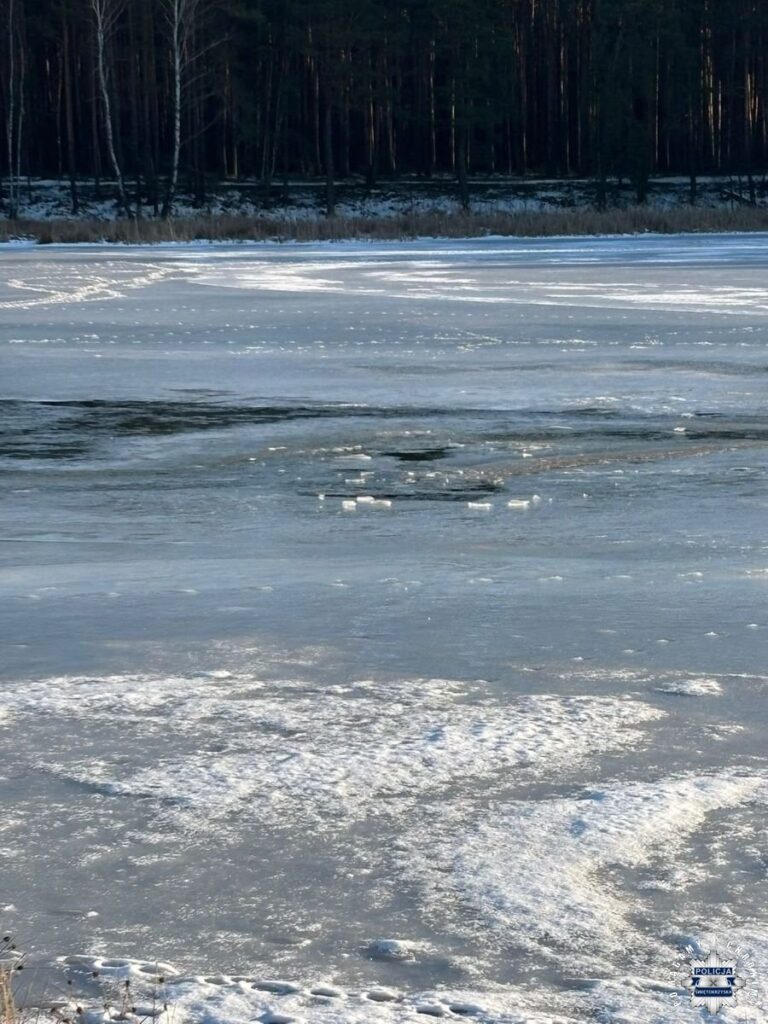 Lód załamał się pod 46- latką