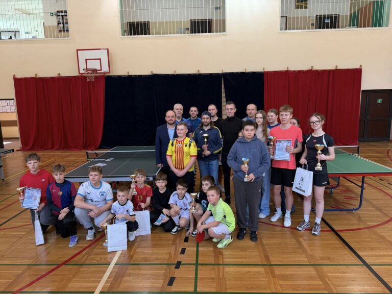Sportowe otwarcie ferii w Promniku. Gminny Turniej Tenisa Stołowego obfitował w emocje
