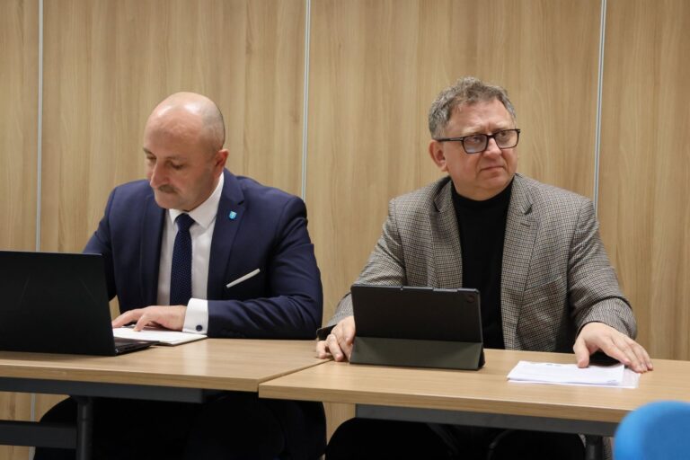 O inwestycjach i aktywizacji zawodowej – obrady komisji Samorządu