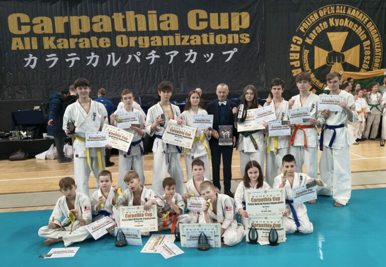 Zawodnicy Klubu Karate Morawica z nagrodami na Turnieju Carpathia Karate CUP