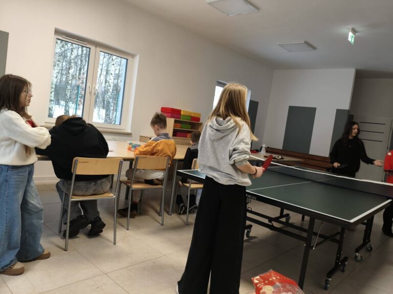 Świetlica w Borkach tętni życiem. Nowe zajęcia i stół do ping-ponga hitem wśród najmłodszych