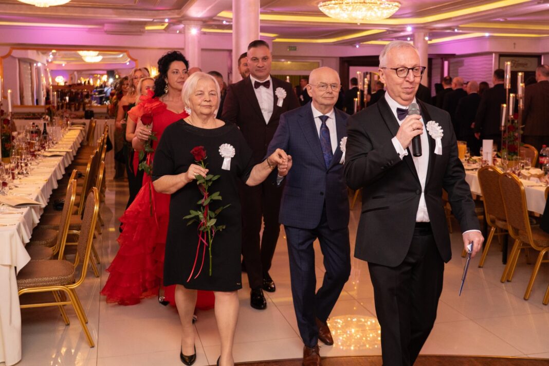 Goście uczestniczący w Walentynkowym Balu Charytatywnym w Morawicy.