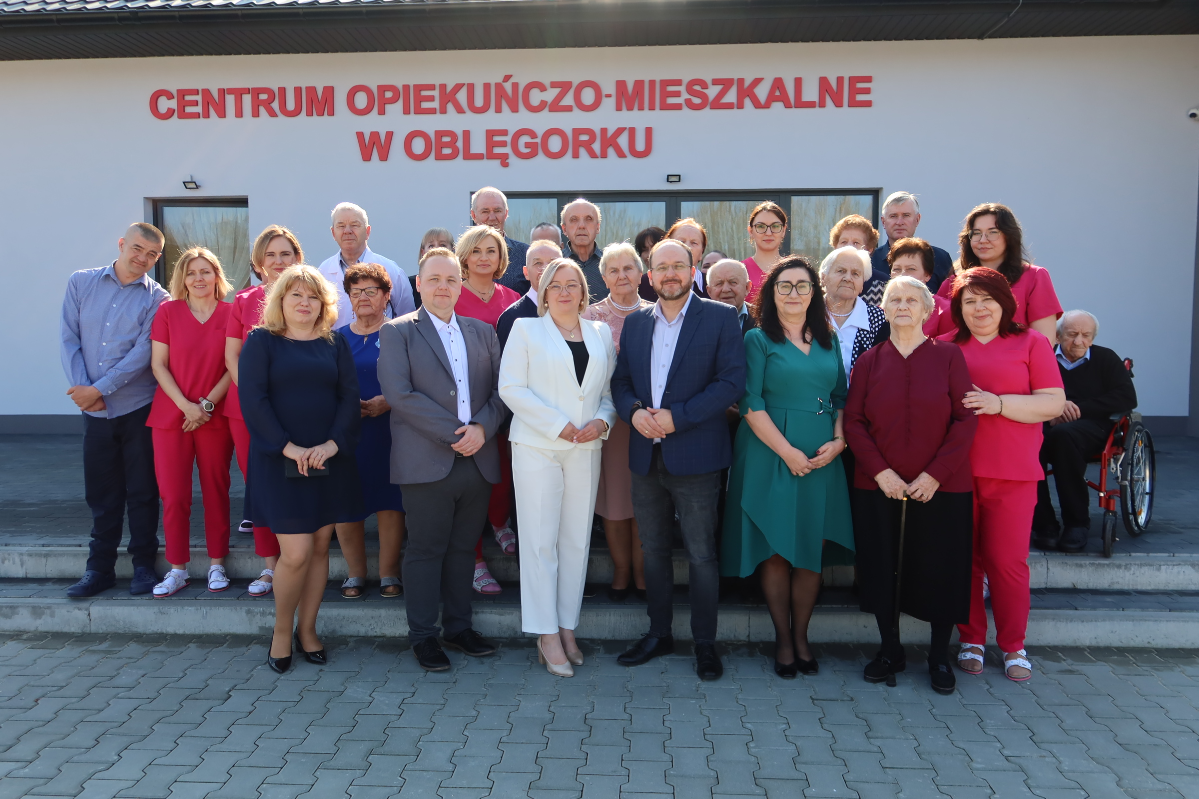 Centrum Opiekuńczo-Mieszkalne w Oblęgorku ma już rok. Inwestycja za ponad 4,2 mln zł zmienia życie mieszkańców