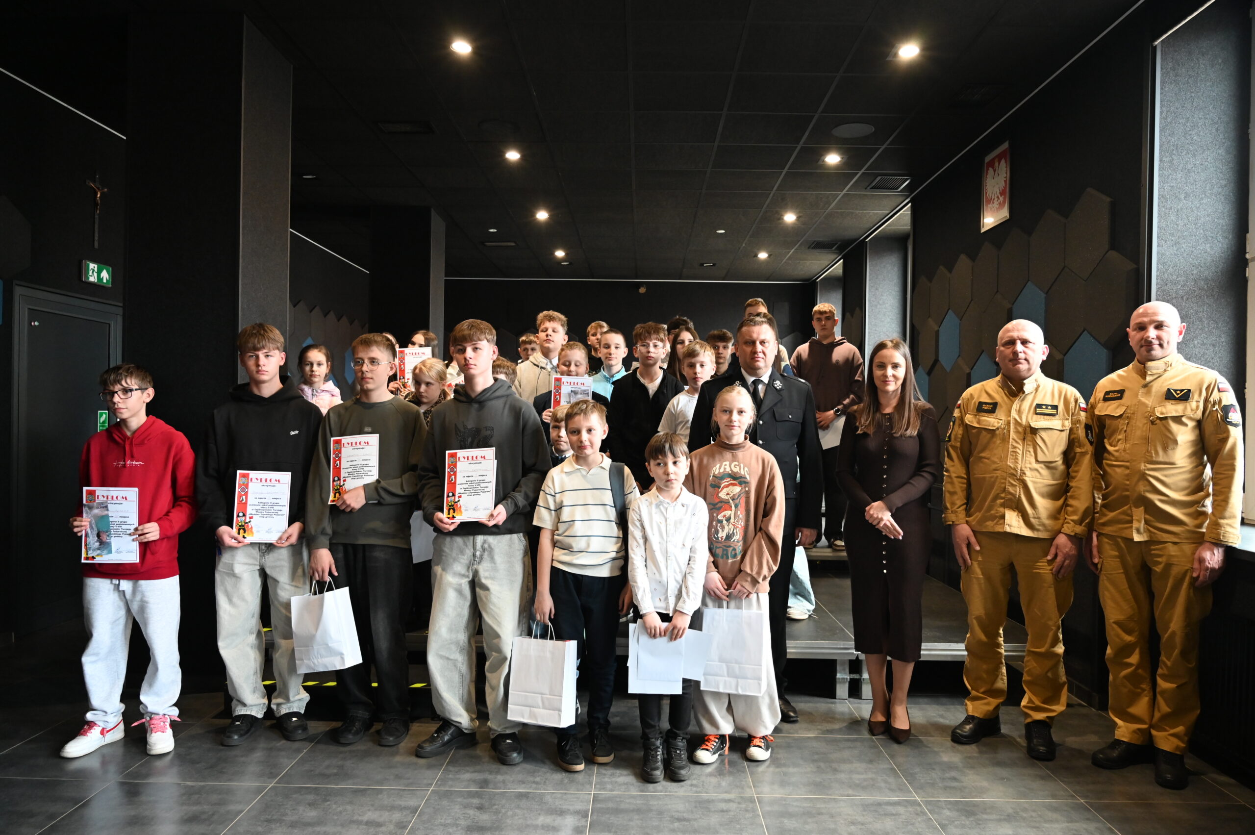 Młodzi znają zasady, które ratują życie. Gminne eliminacje turnieju pożarniczego w Strawczynie za nami