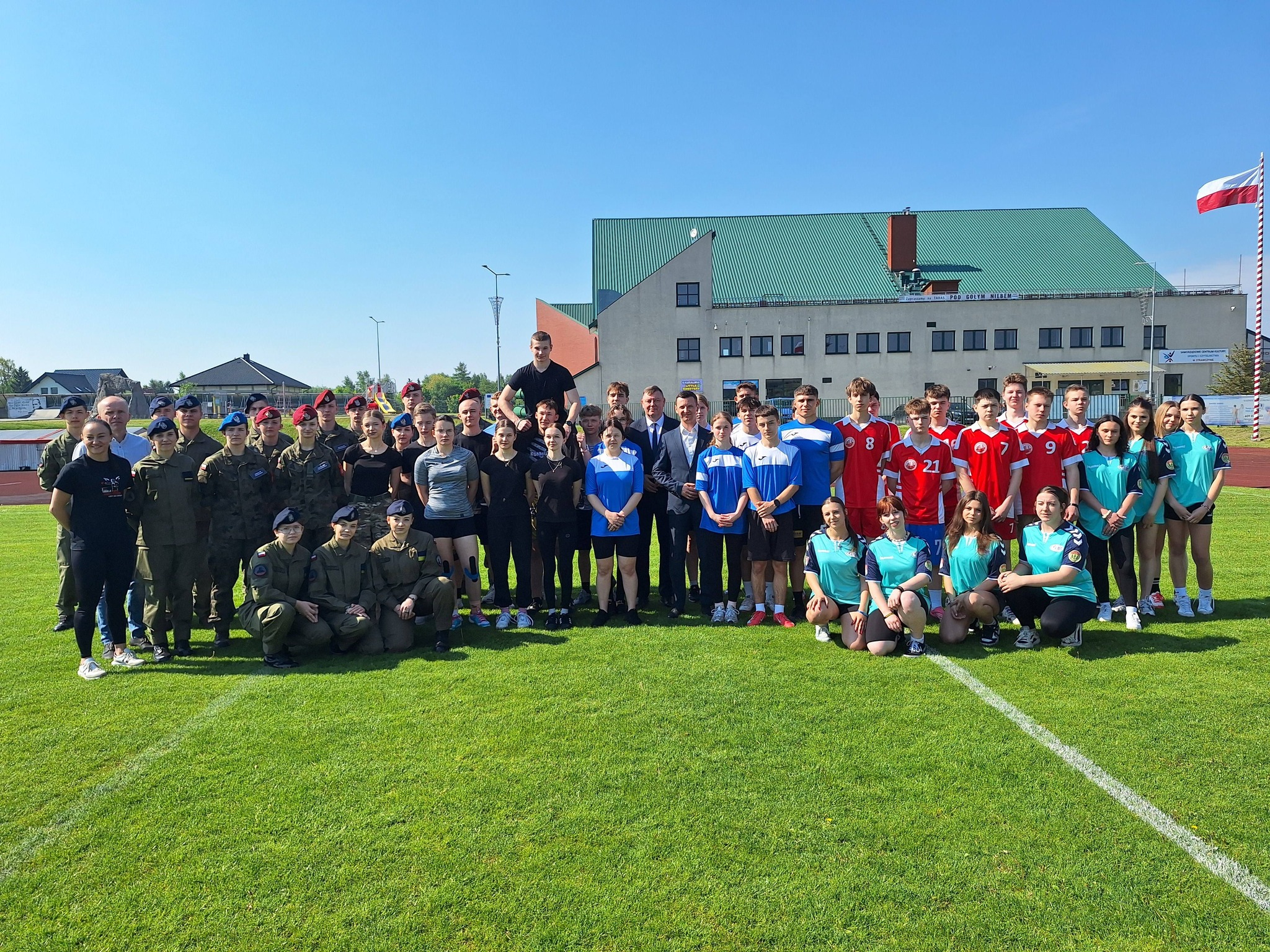 Drugi Świętokrzyski Bieg Komandosa w Strawczynie. Młodzież znów stanęła do sportowo-patriotycznej rywalizacji