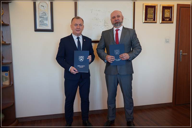 Rozpoczynają się przygotowania do przebudowy ulicy Panek w Chęcinach. Umowa z wykonawcą projektu inwestycji podpisana