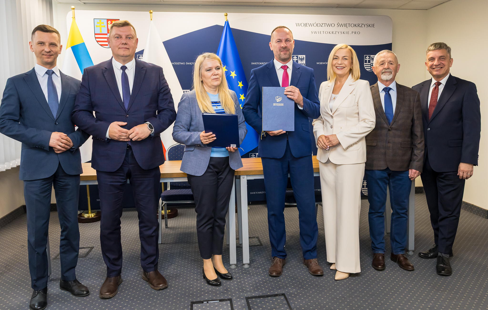 Ponad 3,8 mln zł na rozbudowę drogi wojewódzkiej nr 748. W Urzędzie Marszałkowskim podpisano umowę na istotną inwestycję w Strawczynie