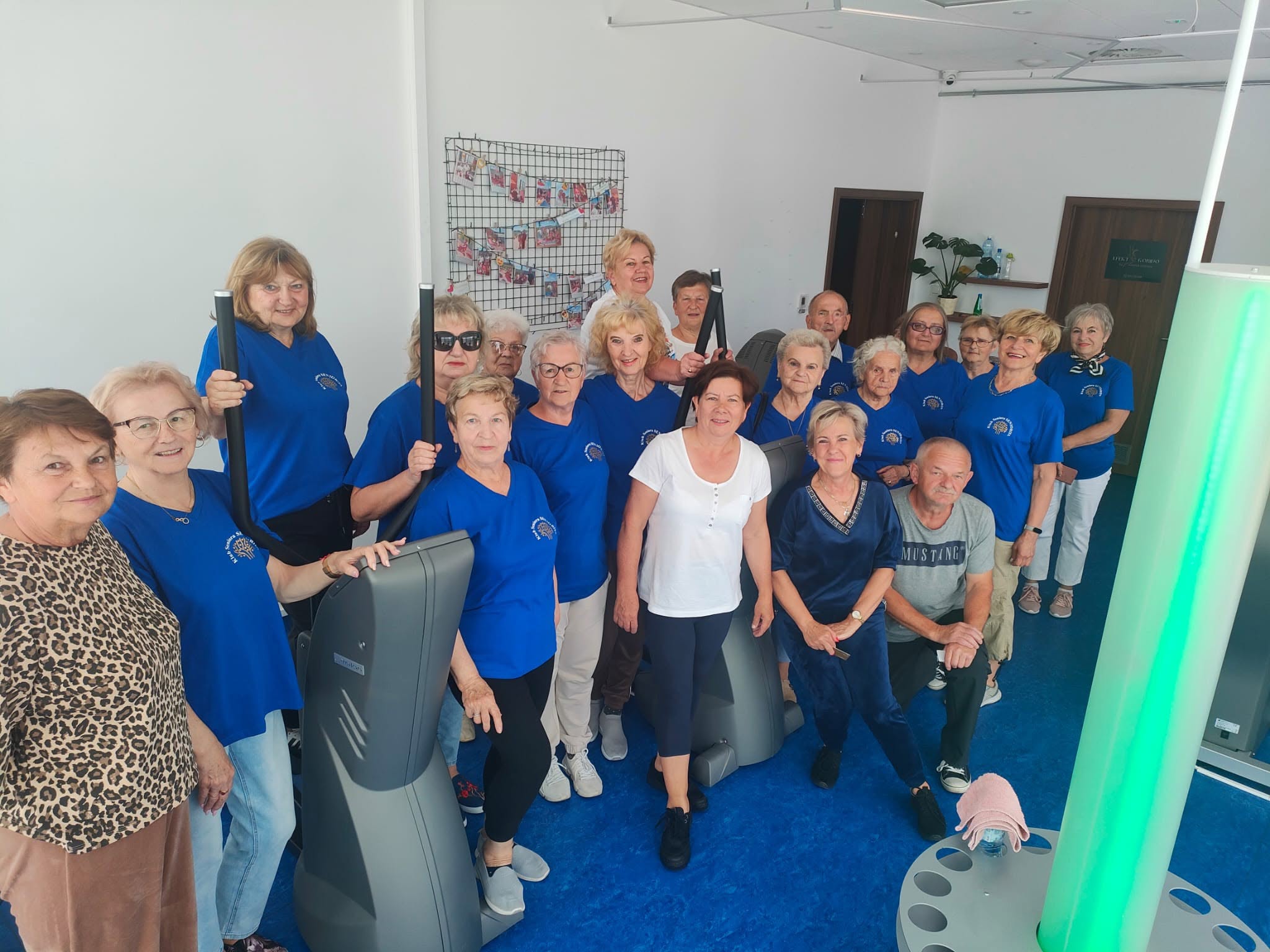 Seniorzy z Nowin ćwiczą bez metryki. Projekt pomaga zadbać o zdrowie, kondycję i dobre samopoczucie