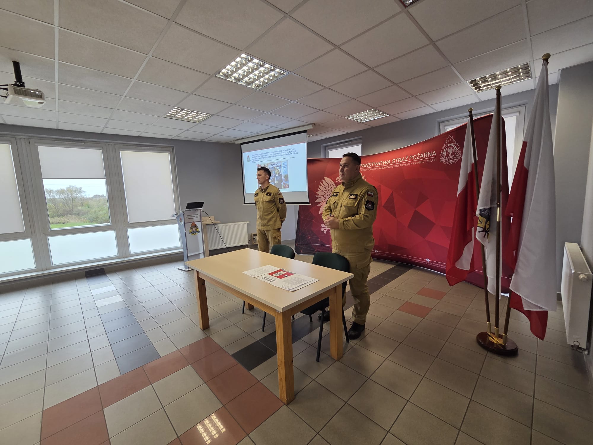 Spotkanie szkoleniowe z dyrektorami placówek oświatowych w zakresie ochrony ludności i obrony cywilnej